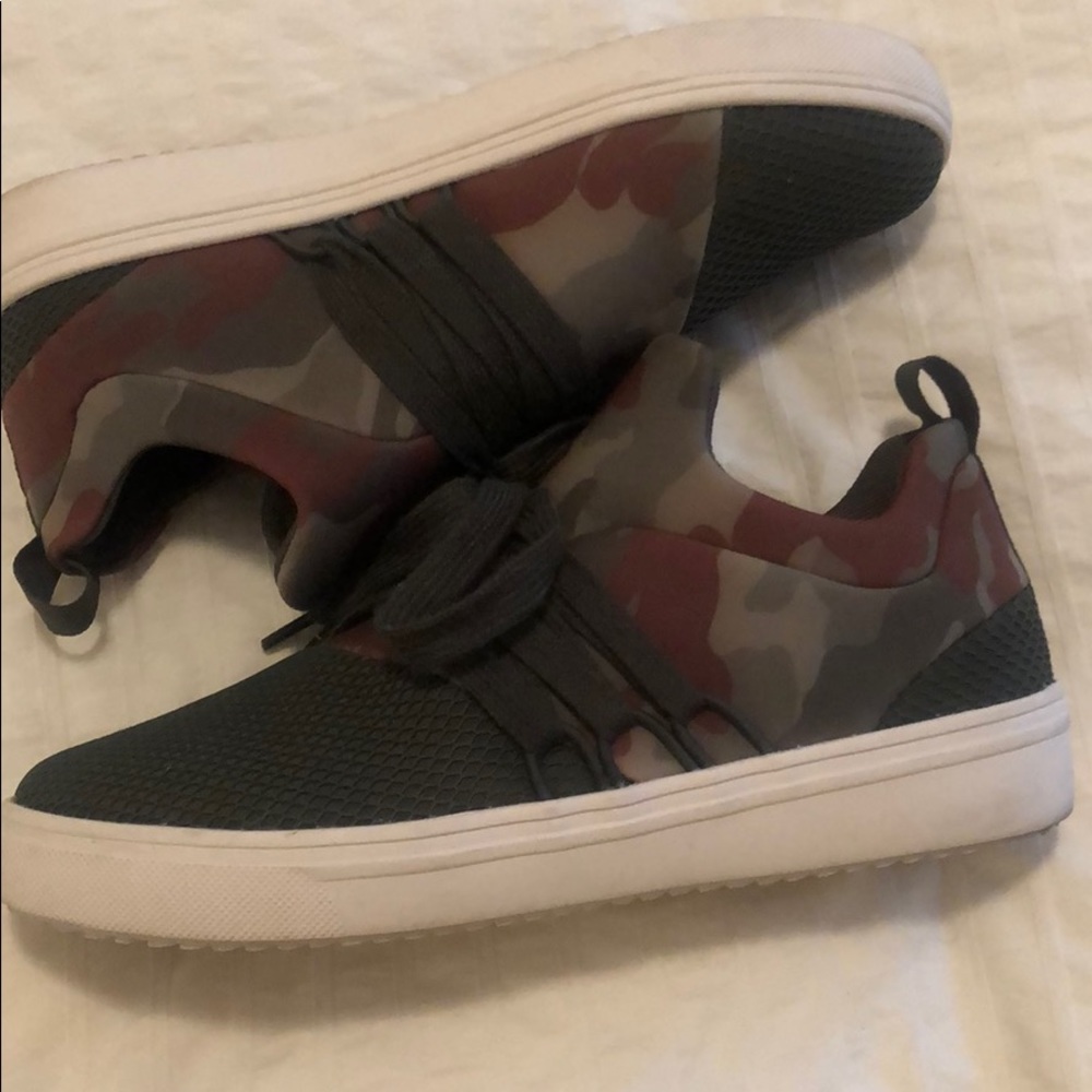 Steve Madden camo sneaker